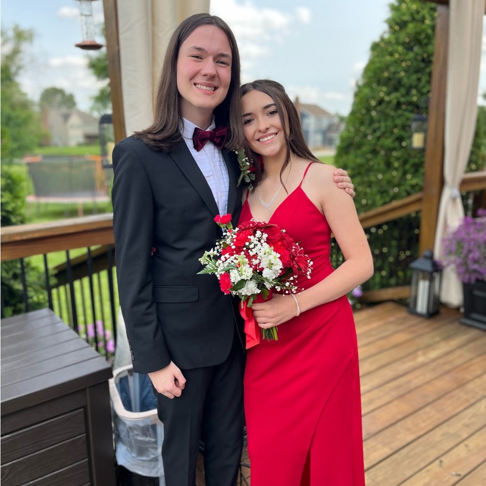 PROM DRESS: windsor red prom dress girls small comment for measurements